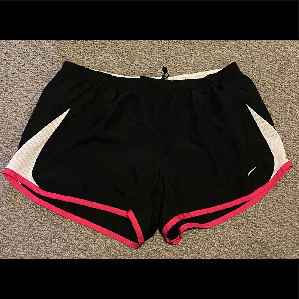 Nike Women’s Running Workout Shorts Size L
